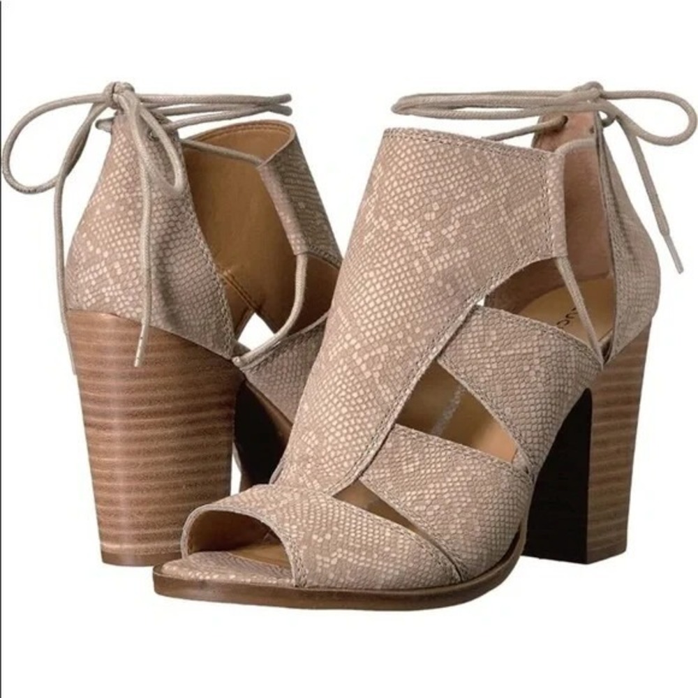 Lucky Brand Lanita Feather Gray Open Toe Block Heel‎ Leather Sandals Size 6